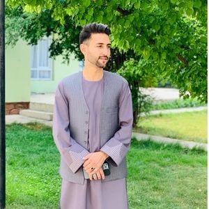 Meet your Posher, Waez